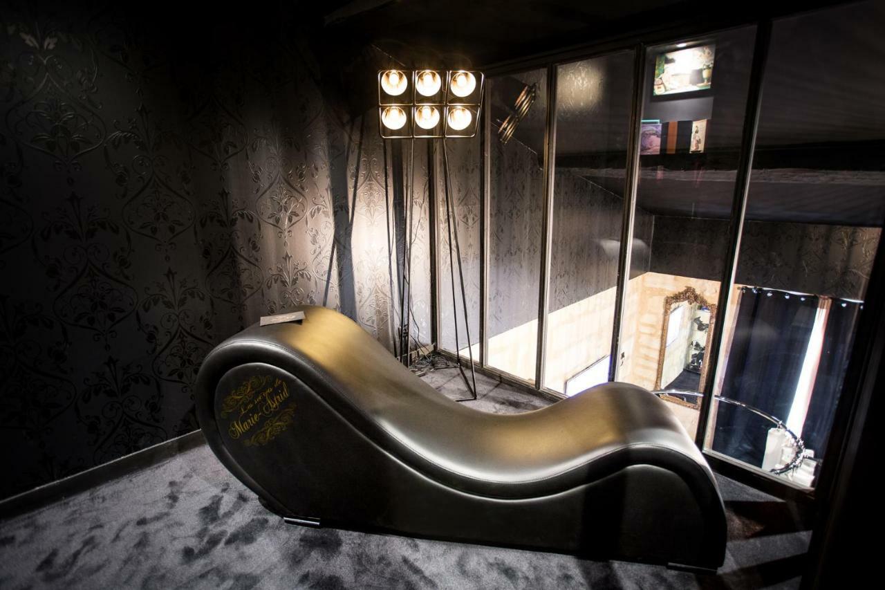 Les Secrets De Marie-astrid, Apartment